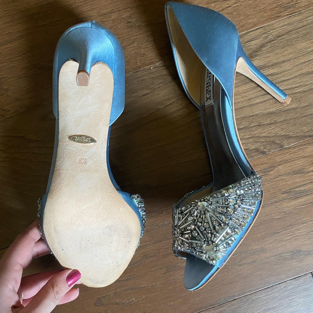 New Badgley Mischka Blue Heels. Size 8.5